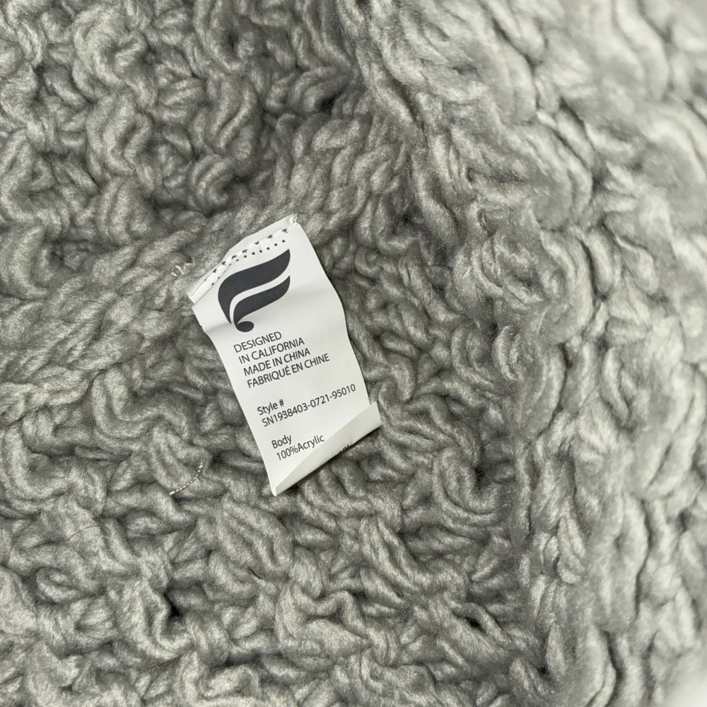 Fabletics Chunky Knit Pom Beanie Hat Gray White Faux Fur NEW WITH TAG Winter